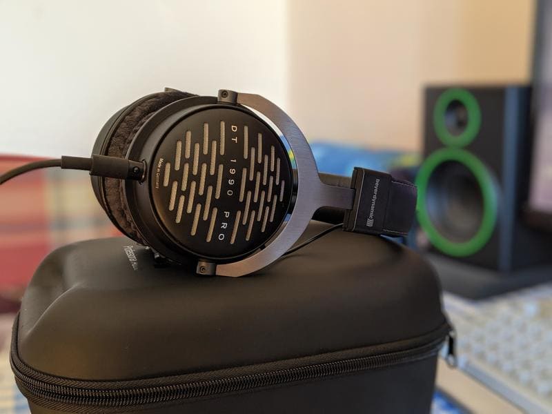 най-добрите слушалки за музика Beyerdynamic DT 1990 Pro