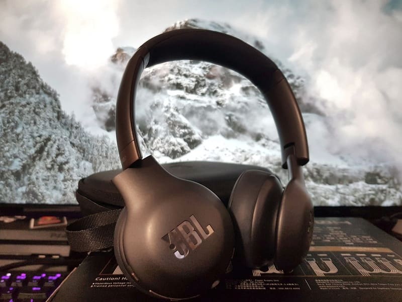 Слушалки с добър бас JBL Everest 310