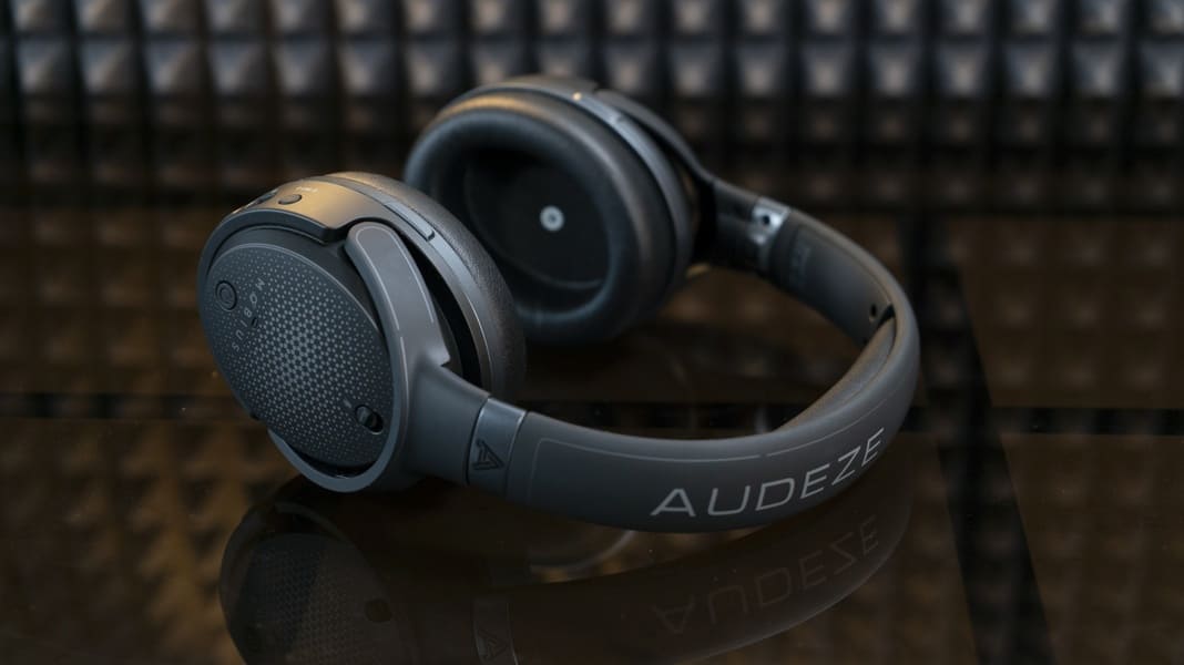 Слушалки с добър микрофон Audeze Mobius