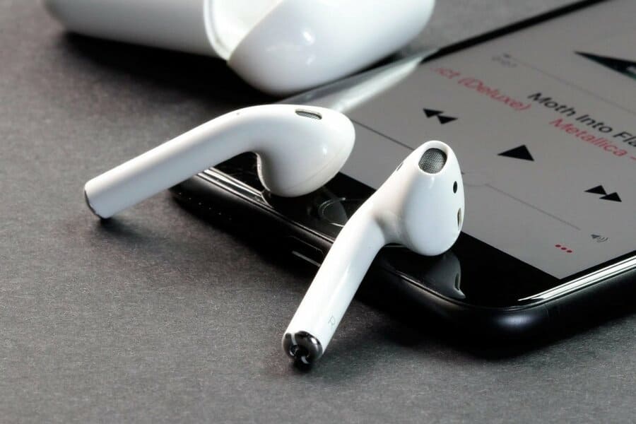 bakit hindi gumagana ang earphone ng apple airpods