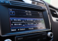 connectez la radio dans la voiture